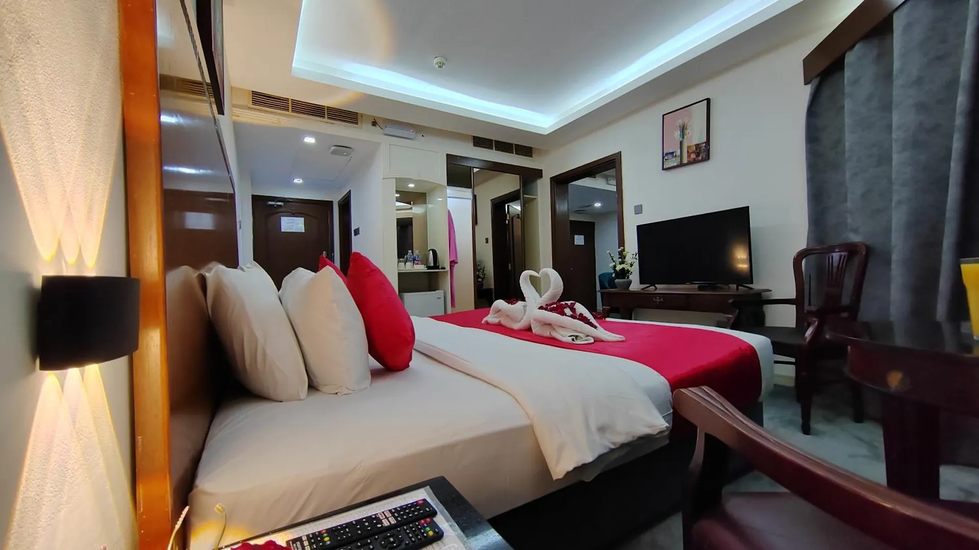 Le Paradise Palace Hotel Dubai 3*,